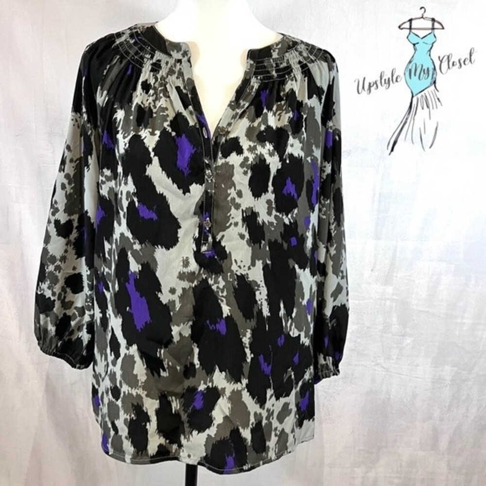 Dana Buchman gray black and purple print smocked vneck top size large NWOT